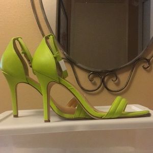 Neon yellow/lime Women’s heels size 8.5